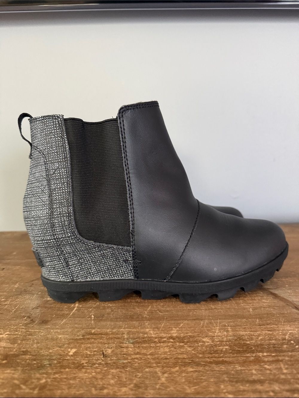Sorel Joan of Arctic Wedge II Big Girl Sz 5 Black Gray Plaid Hidden Wedge Boot